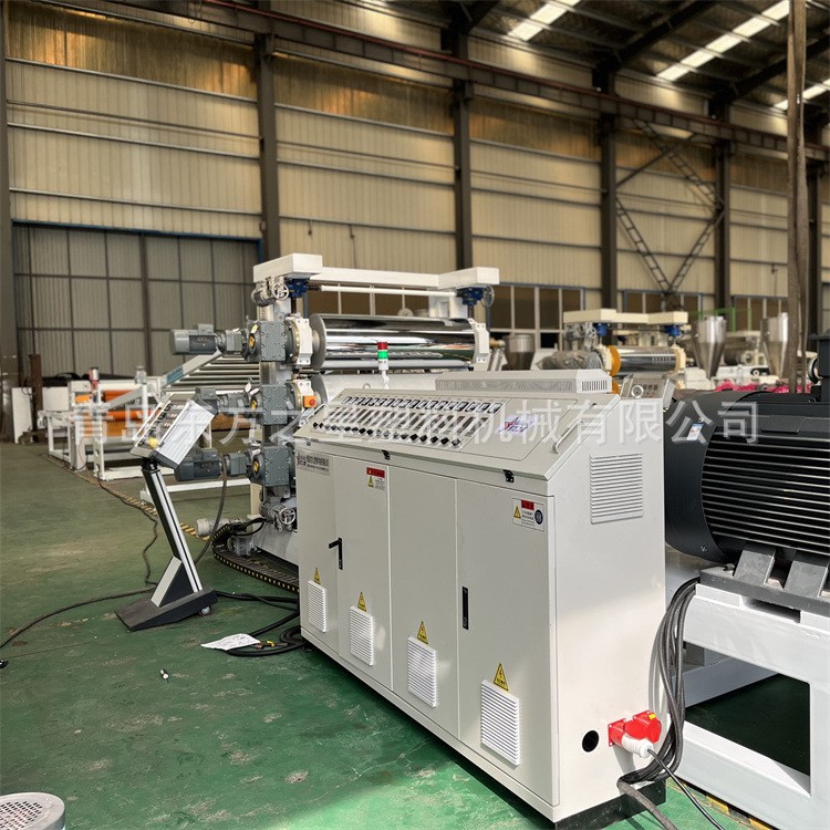 Відвідування клієнтів для лінії виробництва ПВХ ромбоподібних плит для тваринництва