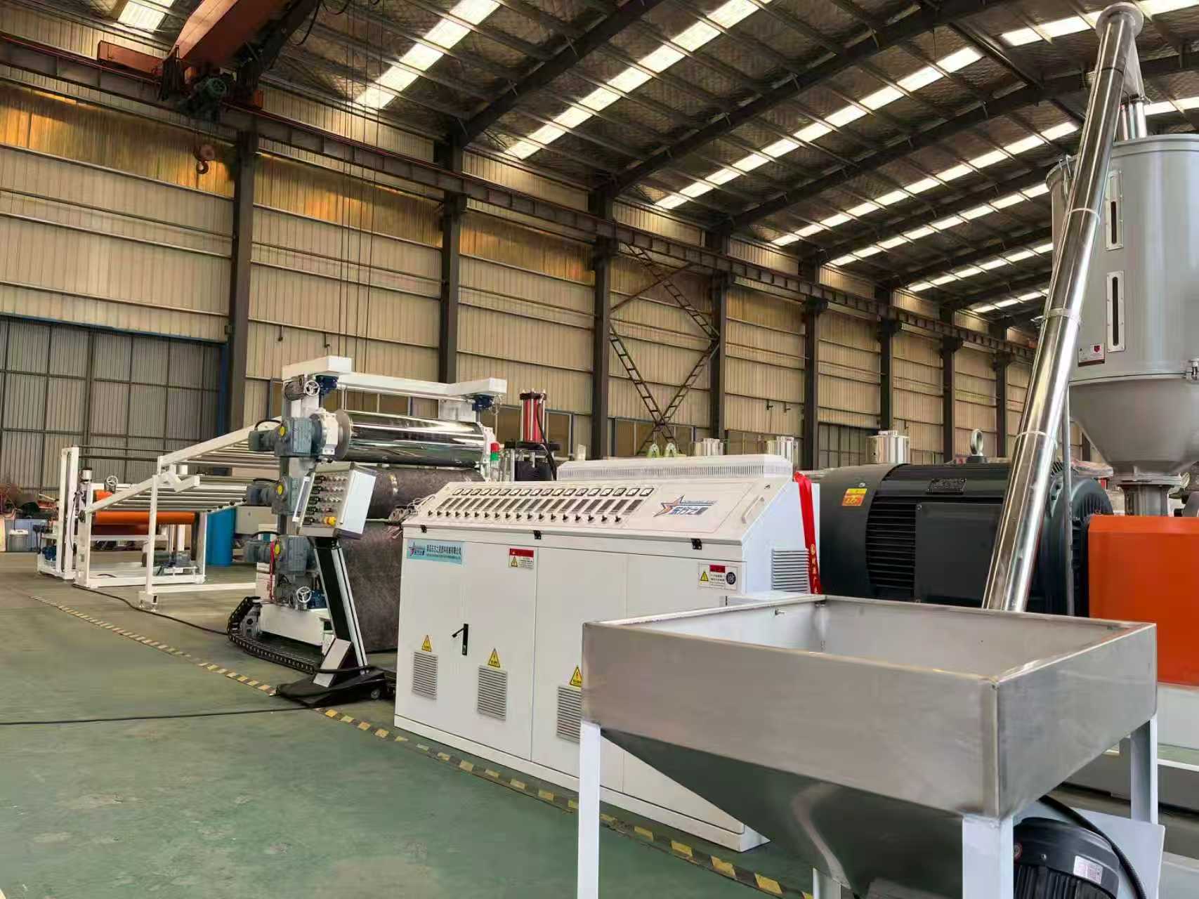 QINGDAO EASTSTAR вітає клієнтів для перевірки обладнання протиковзких килимків TPE/TPV/TPU/TPR