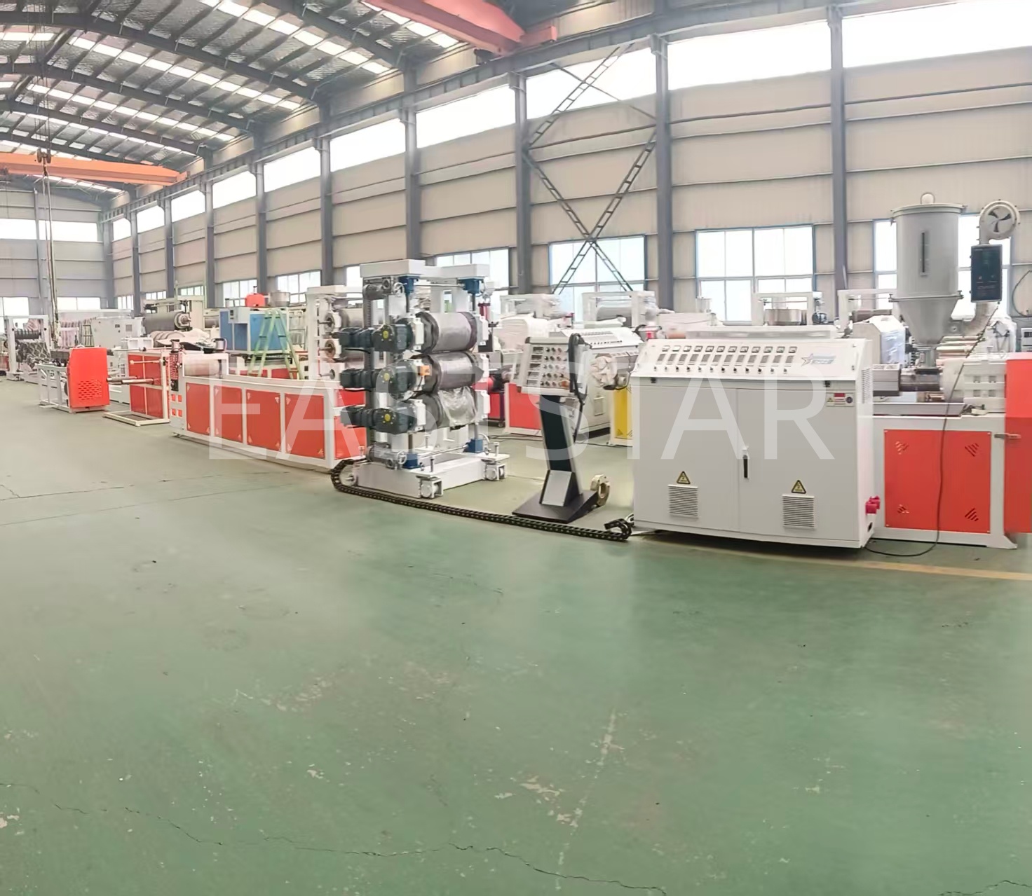 EASTSTR вдосконалює виробництво листів POK за допомогою інноваційної високопродуктивної екструзійної лінії