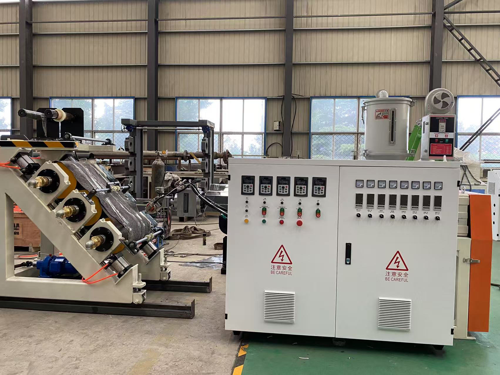 QINGDAO EASTSTAR доставляє передову лінію для виробництва гідрошпонки TPE до Індії