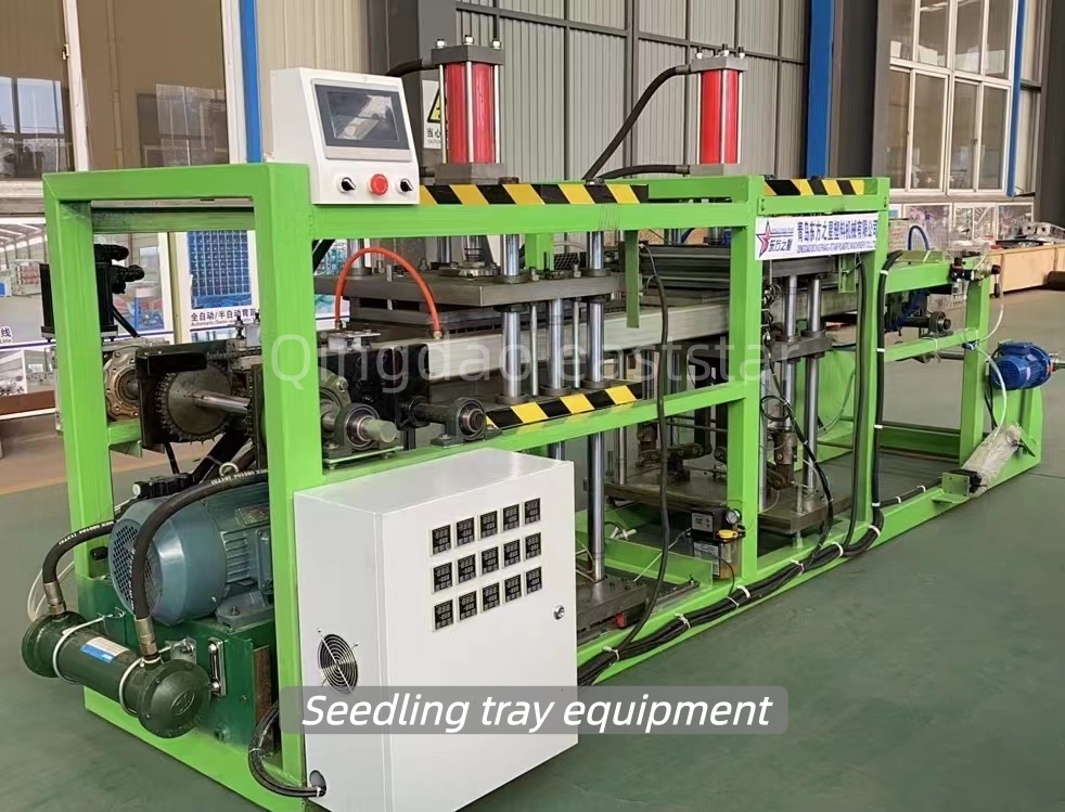 Індійські клієнти відвідують лоток для розсади та обладнання для контролю коренів, обговорюючи сучасні рішення для сільськогосподарських посадок